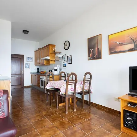 Fewo-solymar-mit-2-schlafzimmern-2-baedern-eigener-terrasse-und-garten-meerblick-pool-parkplatz *