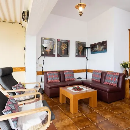 アパート Fewo-solymar-mit-2-schlafzimmern-2-baedern-eigener-terrasse-und-garten-meerblick-pool-parkplatz サンタ・ウルスラ