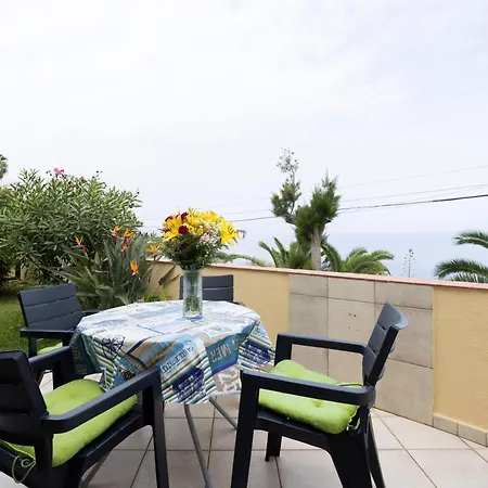 Fewo-solymar-mit-2-schlafzimmern-2-baedern-eigener-terrasse-und-garten-meerblick-pool-parkplatz *