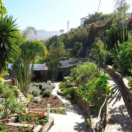 Fewo-solymar-mit-2-schlafzimmern-2-baedern-eigener-terrasse-und-garten-meerblick-pool-parkplatz アパート サンタ・ウルスラ